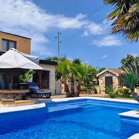 Holiday home Tolles In Pomer Mit Eigenem Pool Medulin