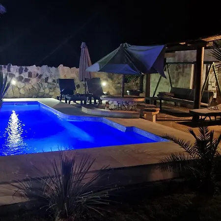 Tolles In Pomer Mit Eigenem Pool * Medulin