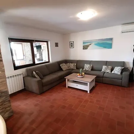Tolles In Pomer Mit Eigenem Pool Holiday home