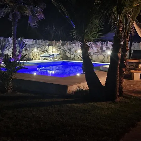 Tolles In Pomer Mit Eigenem Pool * Medulin